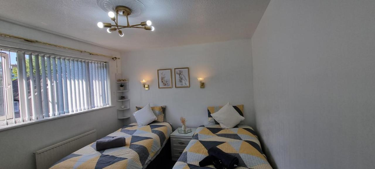 Centrally Located W/ Free Parking & Smart Tv Лідс Екстер'єр фото