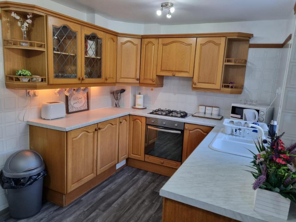 Centrally Located W/ Free Parking & Smart Tv Лідс Екстер'єр фото