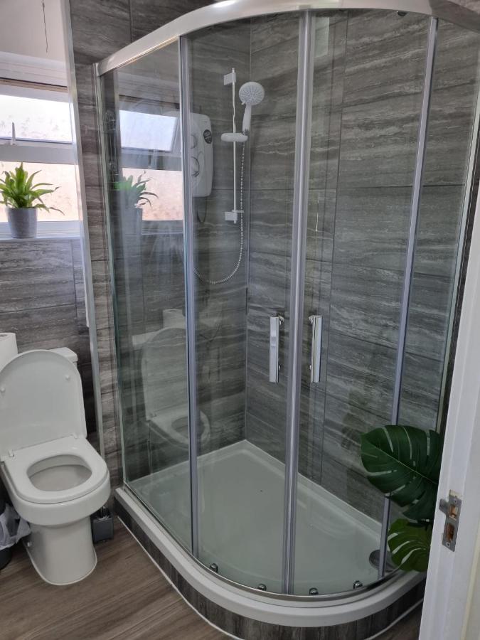 Centrally Located W/ Free Parking & Smart Tv Лідс Екстер'єр фото