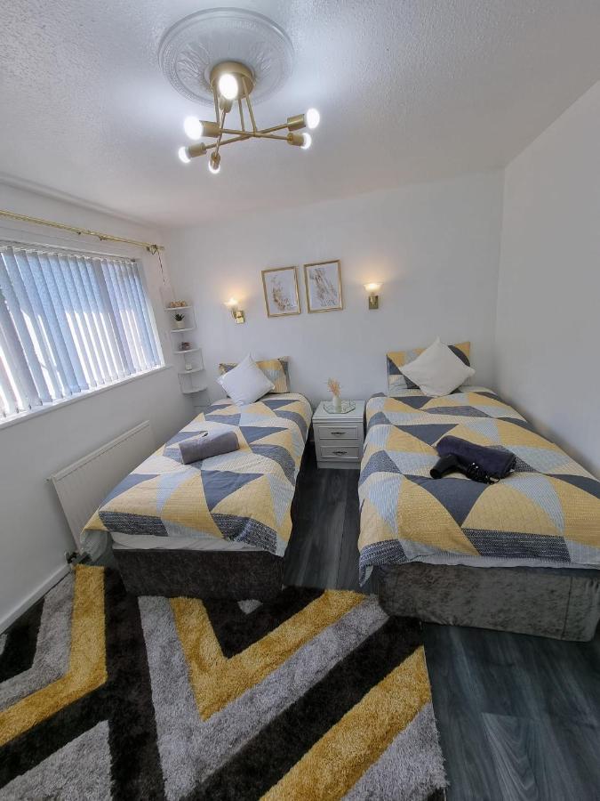 Centrally Located W/ Free Parking & Smart Tv Лідс Екстер'єр фото