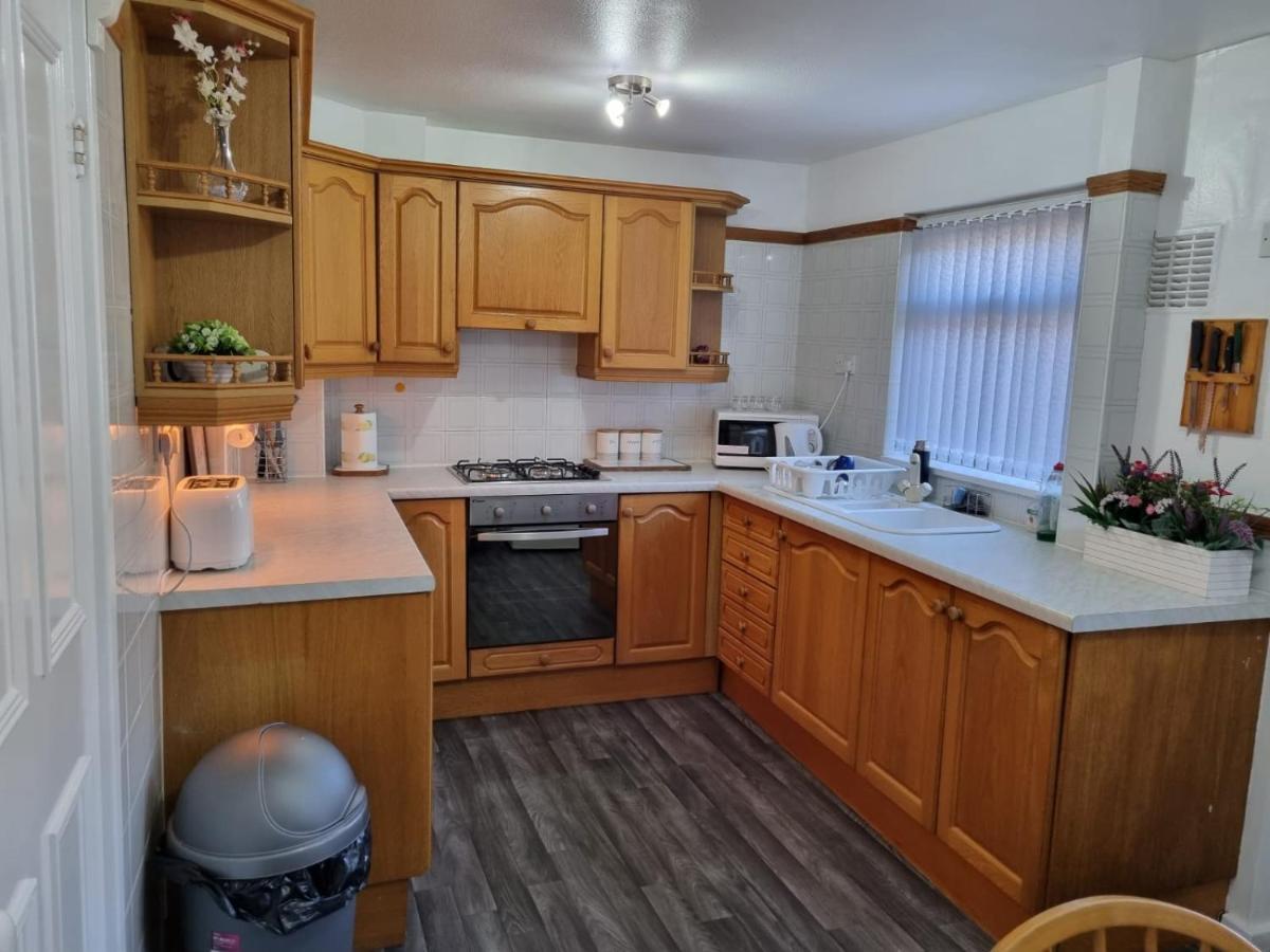 Centrally Located W/ Free Parking & Smart Tv Лідс Екстер'єр фото